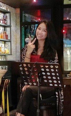รูปครู Onwara สอน ร้องเพลง