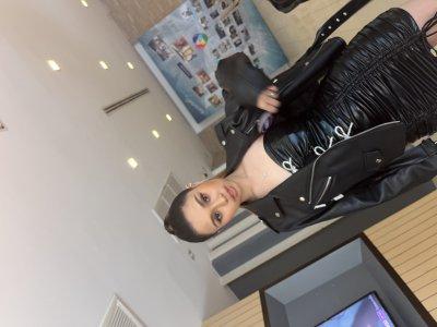 รูปครู แพรวา สอน เปียโน ย่าน เขตสาทร กรุงเทพมหานคร