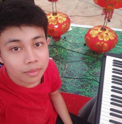 รูปครู ยงยศ สอน เปียโน ย่าน  นนทบุรี