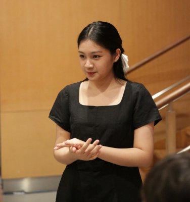 รูปครู ธารตะวัน สอน เปียโน ย่าน เขตพญาไท กรุงเทพมหานคร