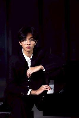 รูปครู ญาณวุฒิ สอน เปียโน ย่าน บางละมุง ชลบุรี