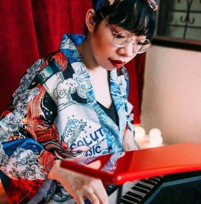 รูปครู นภธวัล สอน เปียโน ย่าน เขตบางนา กรุงเทพมหานคร