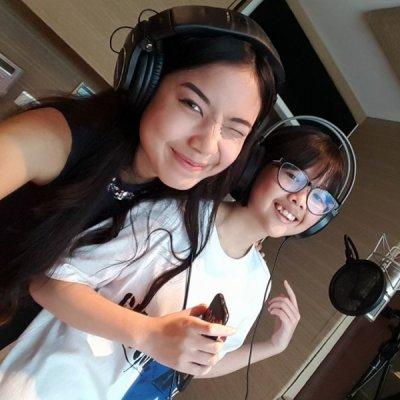 รูปครู ศฤนห์ สอน เปียโน / ร้องเพลง