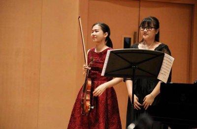 รูปครู ญาดา สอน เปียโน ย่าน ปากเกร็ด นนทบุรี