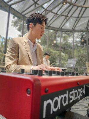 รูปครู เมตตรัย สอน เปียโน ย่าน เขตสาทร กรุงเทพมหานคร