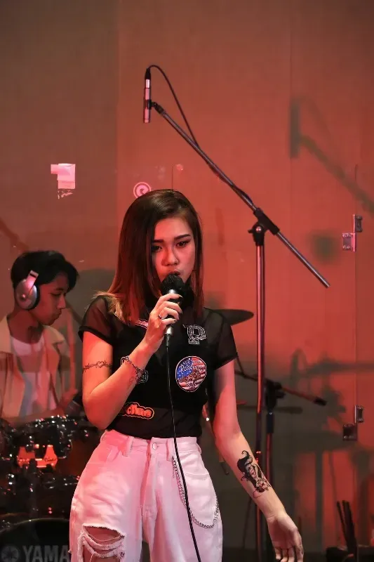 รูปครู แพรวา สอน เปียโน ย่าน เขตสาทร กรุงเทพมหานคร