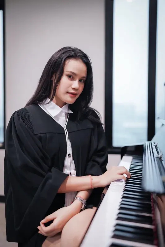 รูปครู เทพารินทร์ สอน เปียโน ย่าน  สมุทรปราการ
