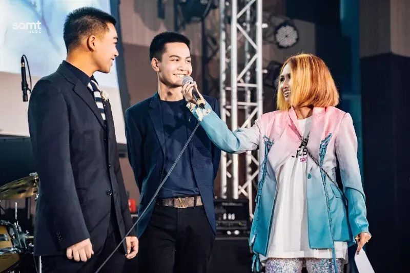 รูปครู อาลิส สอน เปียโน ย่าน  สมุทรปราการ