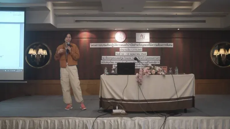 รูปครู สดุดี สอน เปียโน ย่าน เขตบางนา กรุงเทพมหานคร